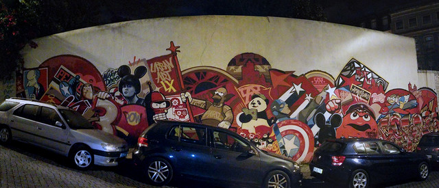Ada Wanders/Włóczykijada. Panoramic view of the red street art in Lisbon.