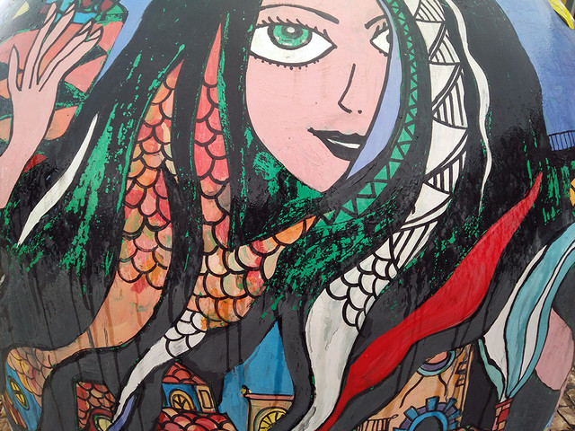 Ada Wanders/Włóczykijada. A portrait of a woman. Street art on the rubbish bin in Lisbon.
