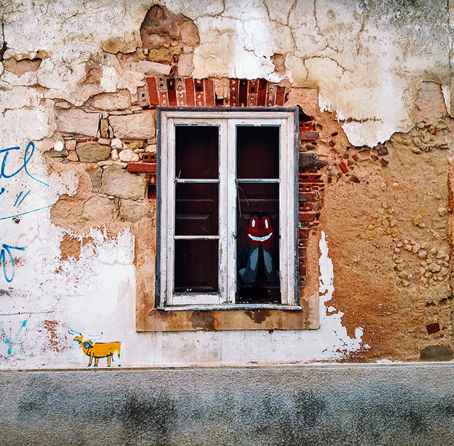 Ada Wanders/Włóczykijada. Street Art in Lagos. Scary person in the window and yellow animal below.