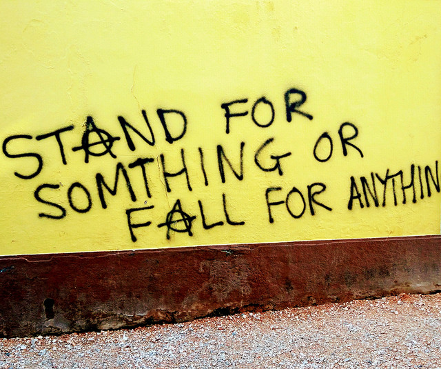 Ada Wanders/Włóczykijada. Writing on the wall in Lagos: Stand for Somthing or Fall for Anything.