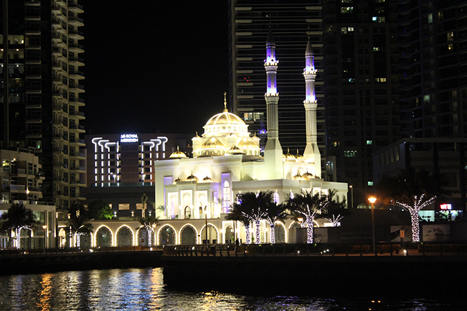 Ada Wanders/Włóczykijada. Meczet w Dubai Marina.