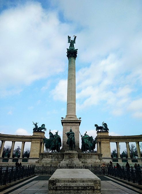 WłóczykijAda. Budapeszt. Główny pomnik na Placu Bohaterów